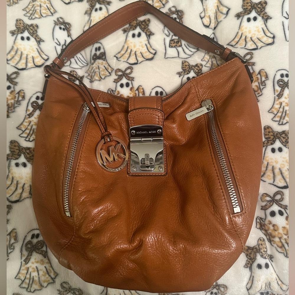 Michael Kors Authentic Leather bag Shoulder Luggage Color Like New